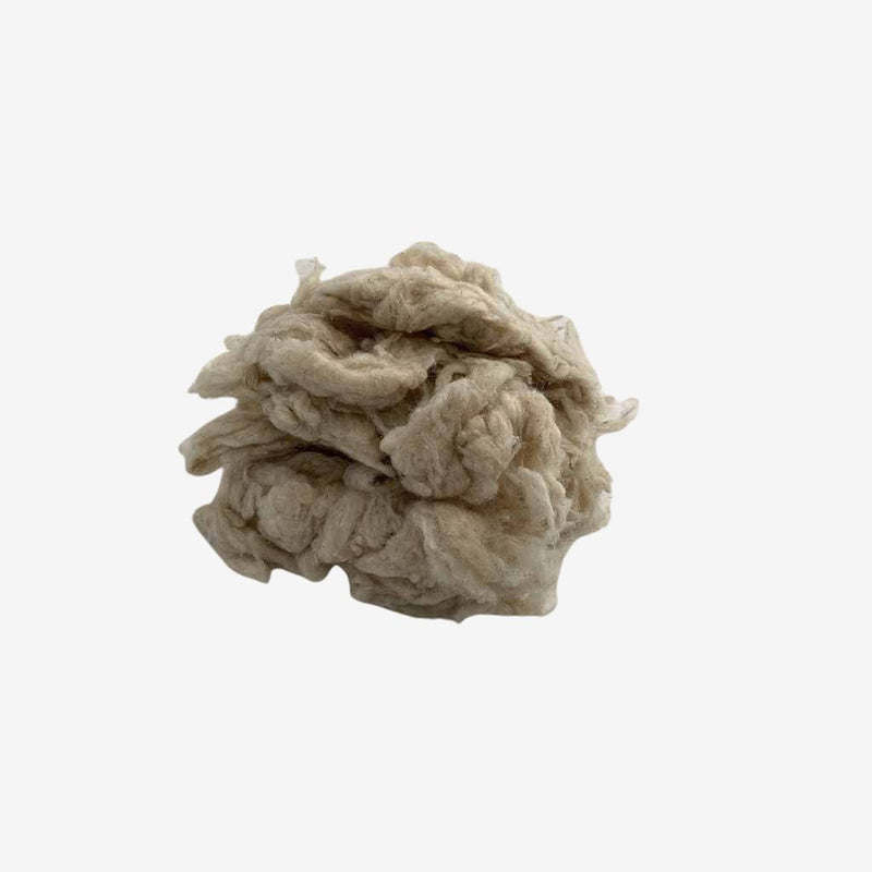 Loose, natural wool stuffing for DIY projects, pillows, cushions, or upholstery – breathable, chemical-free, and sustainable..