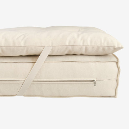 Natural wool topper on a wool mattress – close-up side view showing layers, wool fabric and elastic strap.